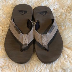EUC Quiksilver sandals